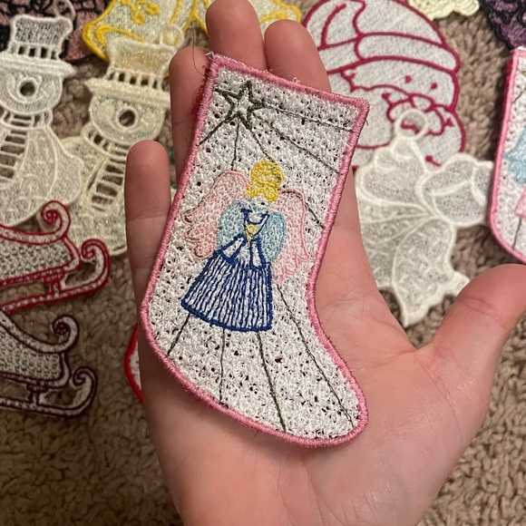 18 Holiday Patches - Picture 2 of 5